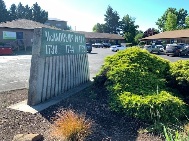 1744 E Mcandrews Rd, Medford, OR for sale - Building Photo - Image 2 of 3