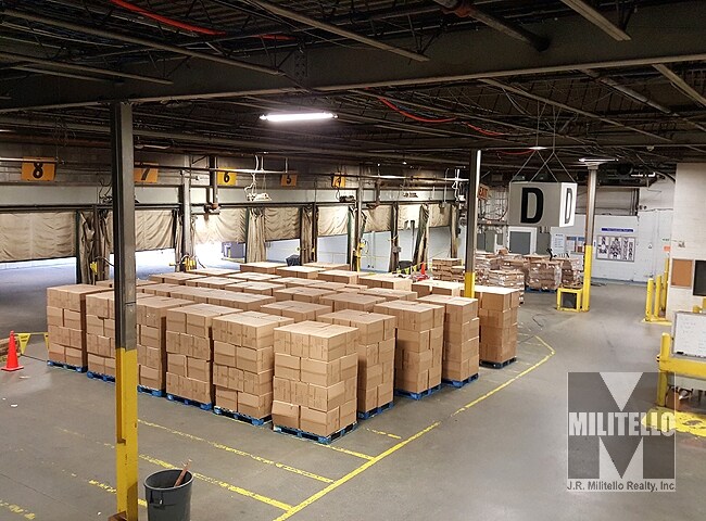 1 Scrivner Dr, Cheektowaga, NY à louer - Photo intérieure - Image 1 de 4