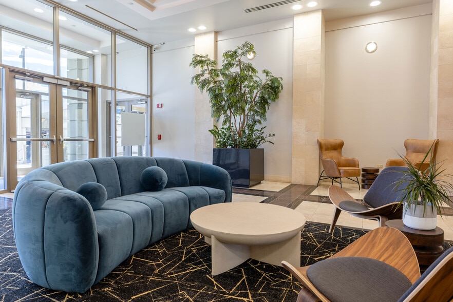 8400 E Crescent Pky, Greenwood Village, CO for lease - Lobby - Image 2 of 12