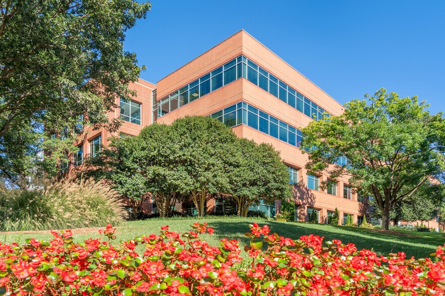 1801 Varsity Dr, Raleigh, NC à louer - Photo du bâtiment - Image 3 de 13