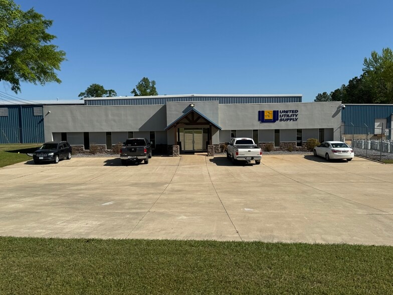 100 Jeanette Barrett Industrial Blvd, Wetumpka, AL for lease - Building Photo - Image 1 of 12