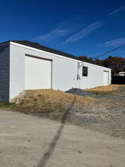 1615 S Fayetteville St, Asheboro, NC à louer - Photo du bâtiment - Image 2 de 6