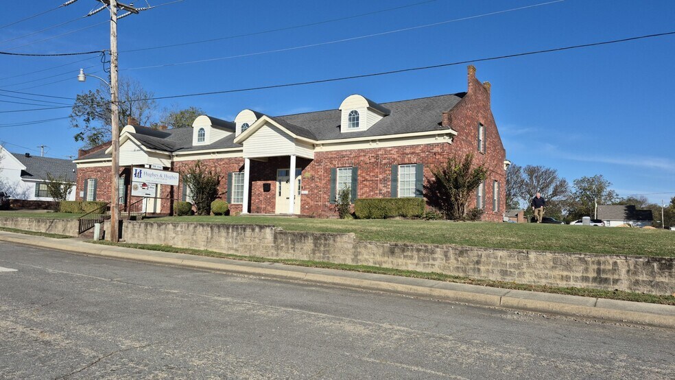 310 Clay St, Arkadelphia, AR à vendre - Photo du bâtiment - Image 2 de 15