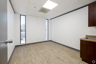 5060 N 19th Ave, Phoenix, AZ for lease Interior Photo- Image 1 of 3