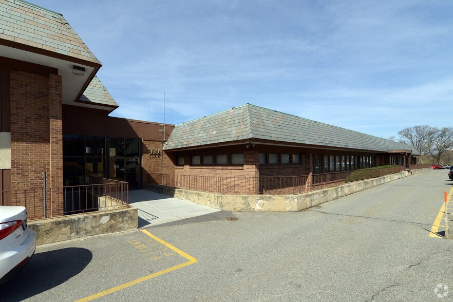 333 School St, Pawtucket, RI à louer - Photo du bâtiment - Image 2 de 14