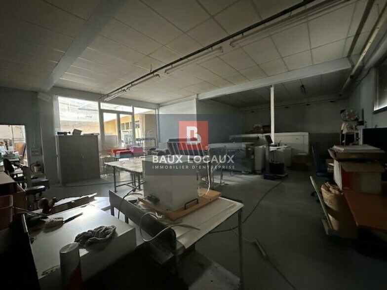 Flex in Cavaillon for lease - Interior Photo - Image 3 of 12
