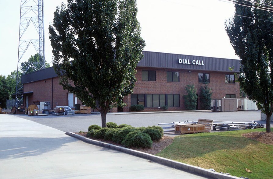 3109 Westinghouse Blvd, Charlotte, NC for sale - Building Photo - Image 2 of 5