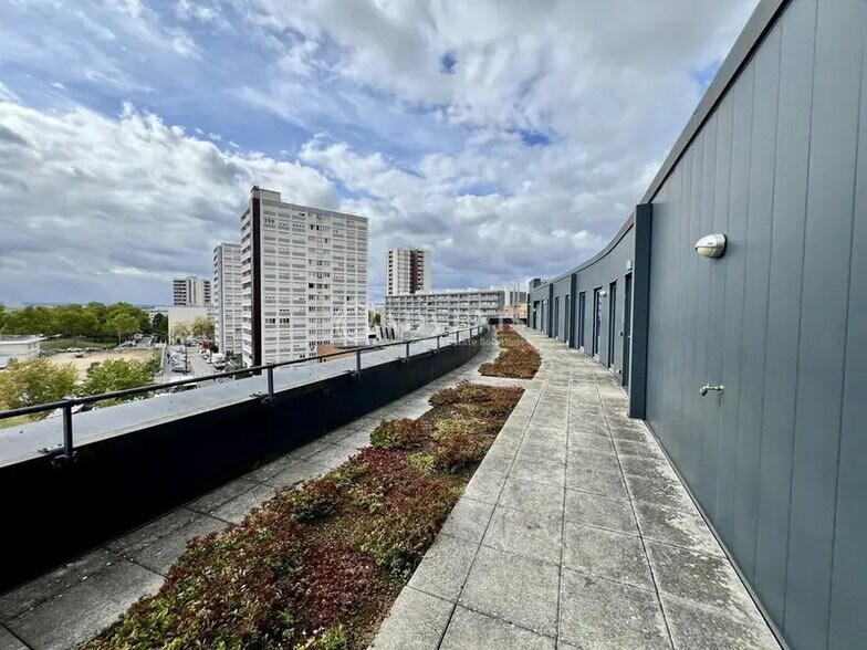 Office in Argenteuil for lease - Building Photo - Image 2 of 12
