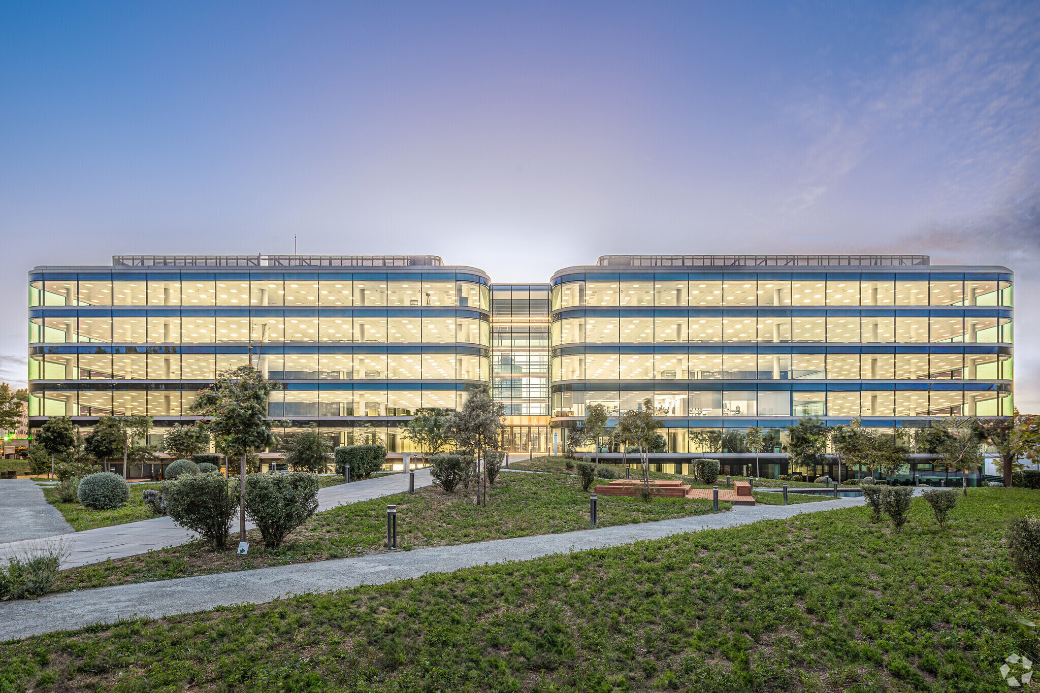 Calle Nanclares de Oca, 17, Madrid, Madrid à louer Photo du bâtiment- Image 1 de 36