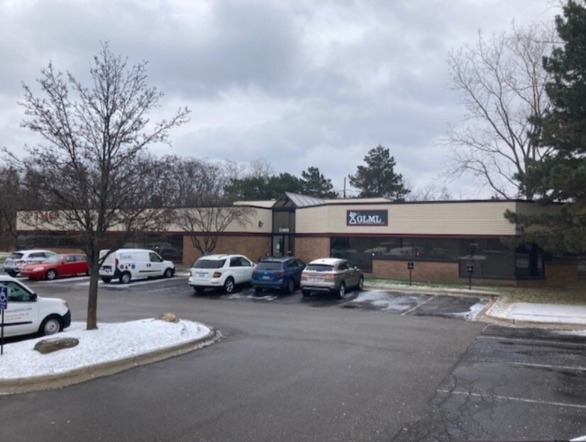 33469 W 14 Mile Rd, Farmington Hills, MI for lease Building Photo- Image 1 of 4