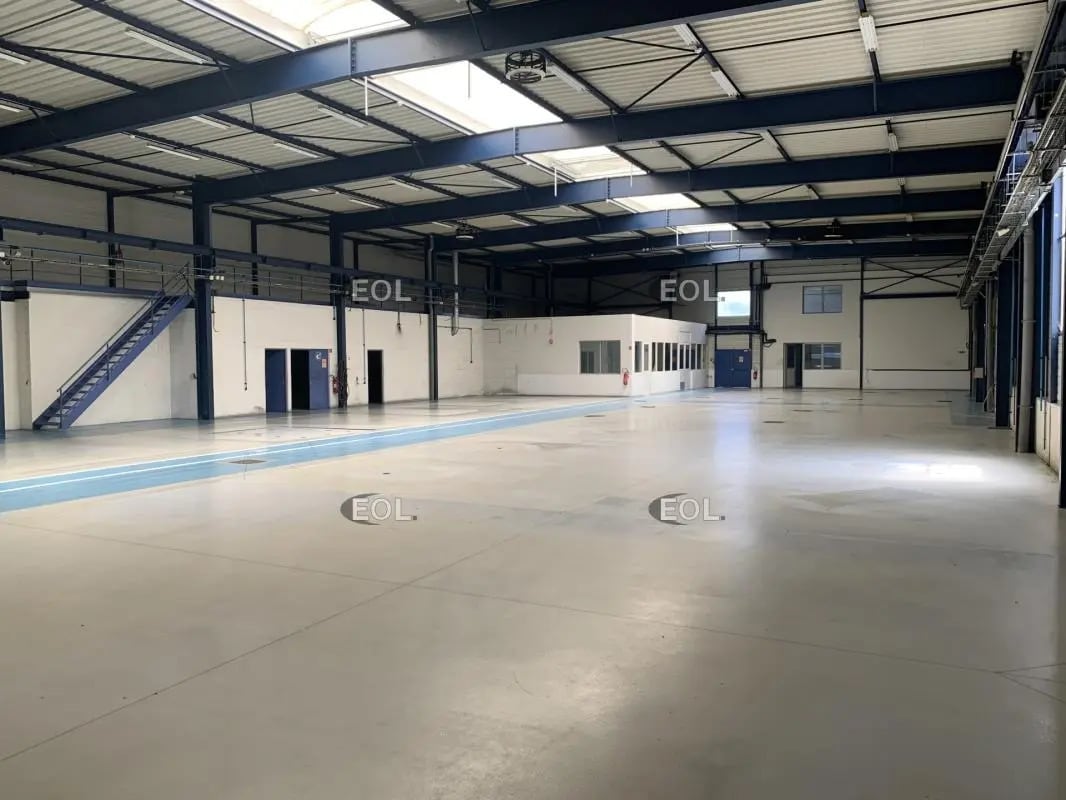 Local d'activités dans Le Plessis-Bouchard à vendre Photo intérieure- Image 1 de 1