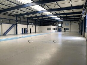 Local d'activités dans Le Plessis-Bouchard à vendre Photo intérieure- Image 1 de 1