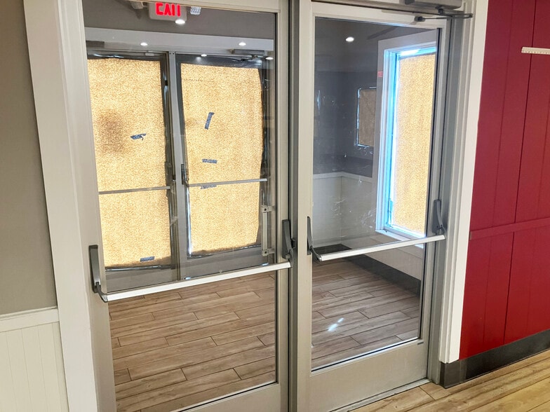 6362 3 Mile Rd, Bay City, MI for lease - Building Photo - Image 3 of 12
