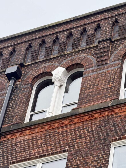 Ainsworth Rd, Manchester à louer - Photo du bâtiment - Image 3 de 3