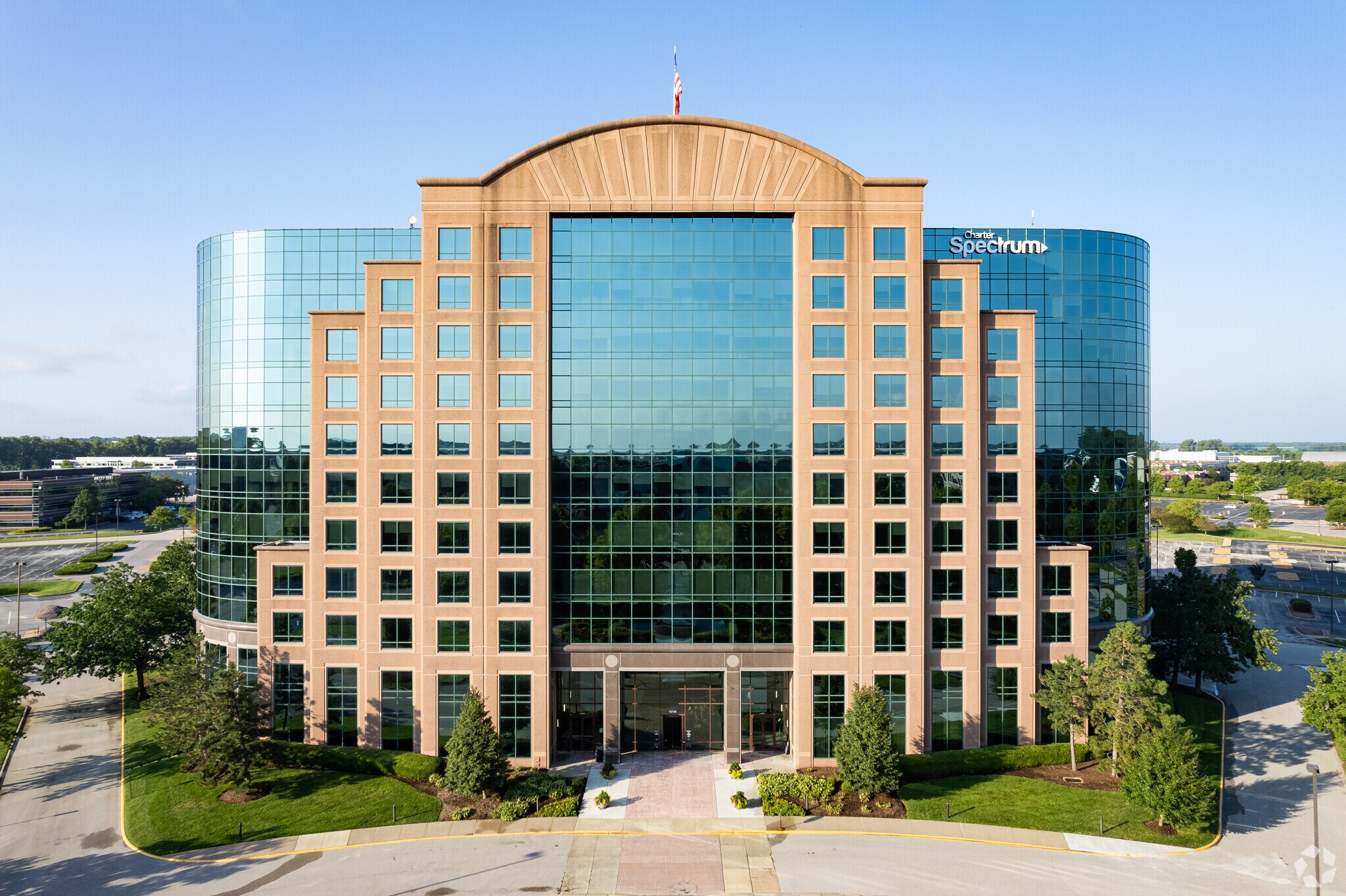 13736 Riverport Dr, Maryland Heights, MO for lease Building Photo- Image 1 of 9