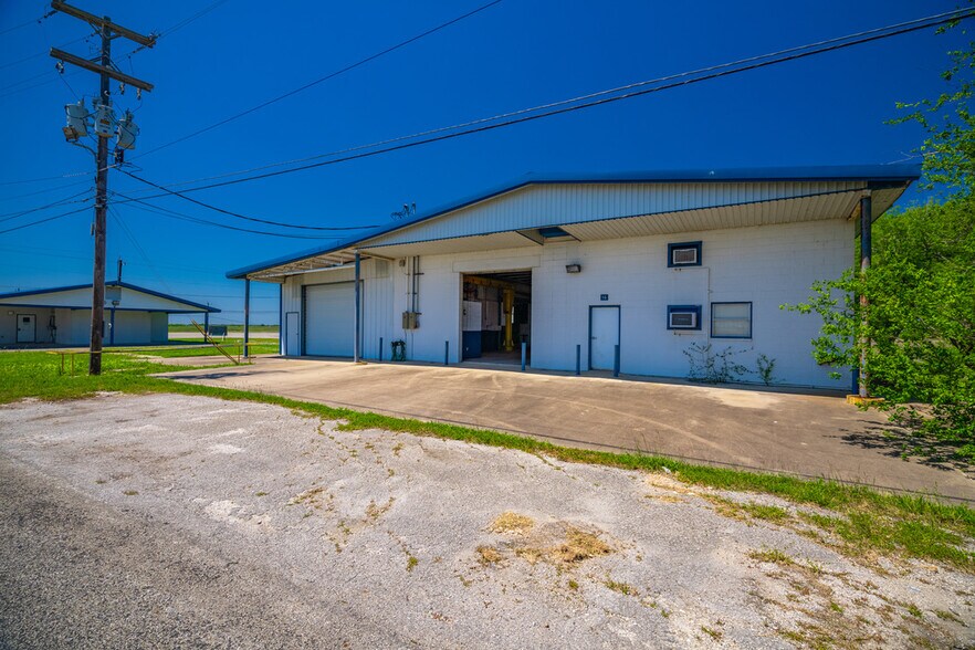 464 & 56 Fisher Rd, Port Lavaca, TX à vendre - Photo principale - Image 1 de 27
