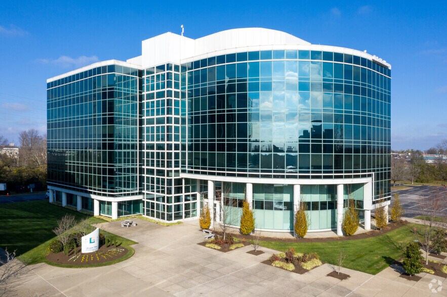 220 Lexington Green Cir, Lexington, KY à louer - Photo du bâtiment - Image 2 de 19