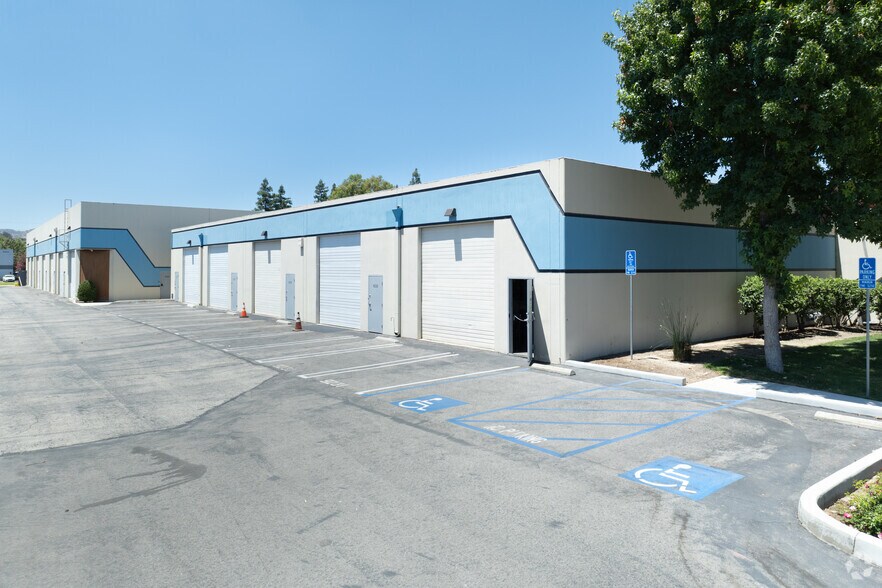 9231-9237 Eton Ave, Chatsworth, CA à vendre - Photo principale - Image 1 de 5