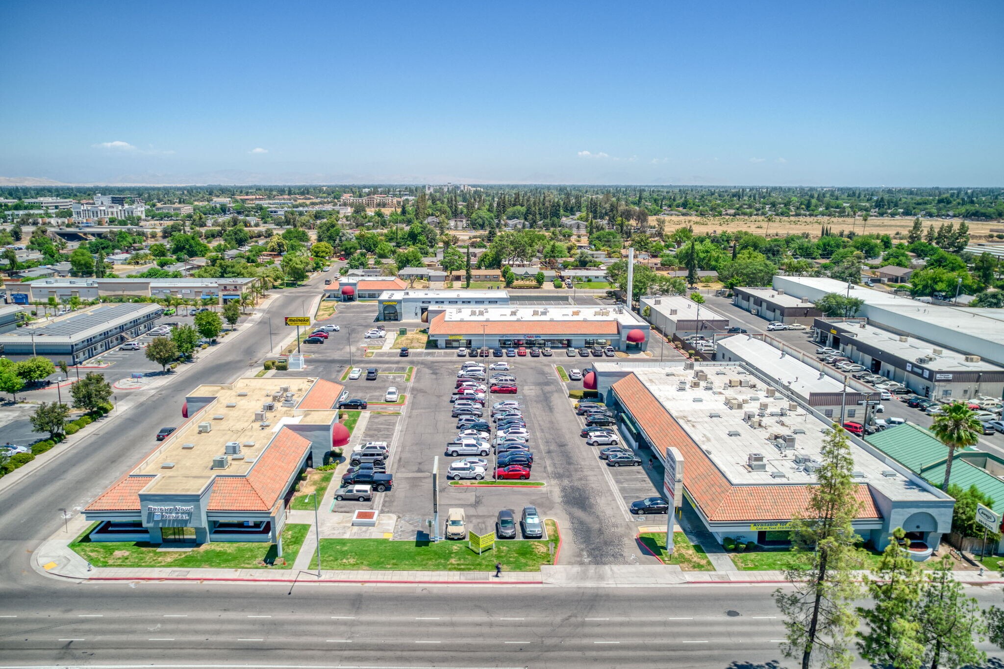 6650 N Blackstone Ave, Fresno, CA à louer Photo principale- Image 1 de 4