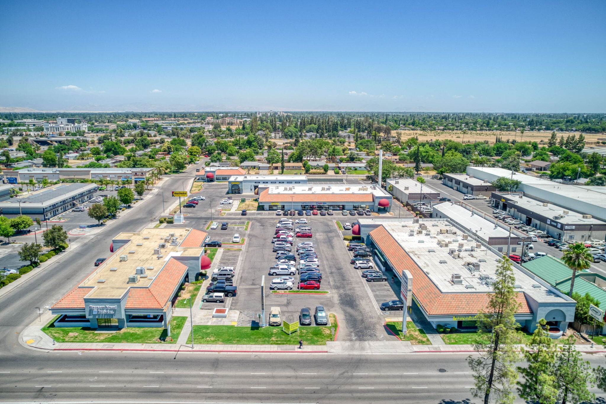 6650 N Blackstone Ave, Fresno, CA for lease Primary Photo- Image 1 of 4