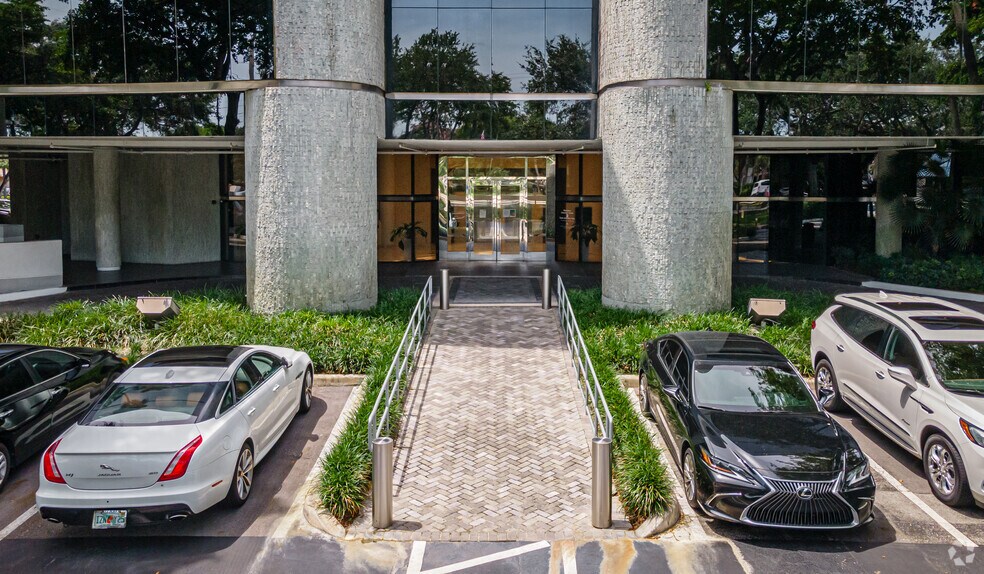 2 S University Dr, Plantation, FL à louer - Photo du bâtiment - Image 3 de 15