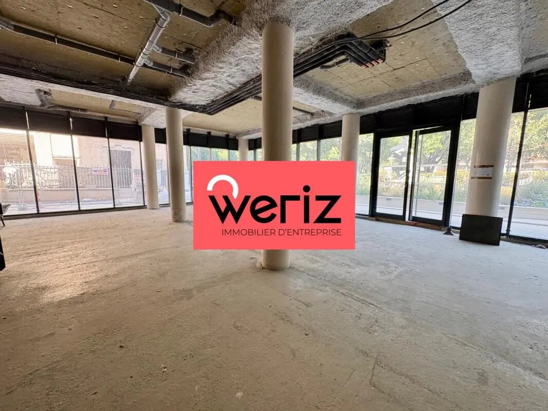 Retail in Marseille for lease Interior Photo- Image 1 of 6