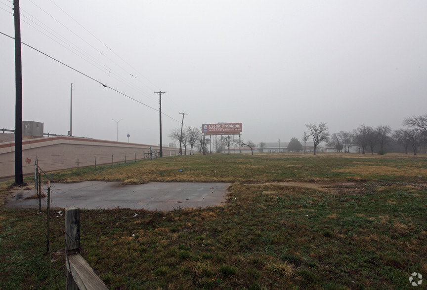 I-35E & Danieldale Rd, Lancaster, TX for sale - Primary Photo - Image 1 of 1