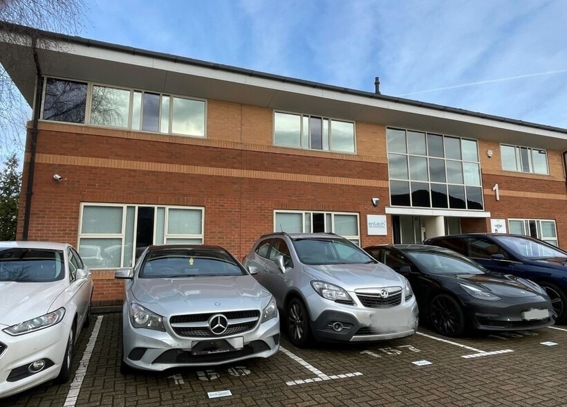 Boundary Way, Hemel Hempstead à louer - Photo du bâtiment - Image 2 de 6