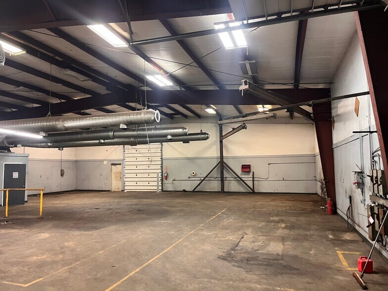 626 N 16th St, La Porte, TX à louer - Photo du bâtiment - Image 3 de 4