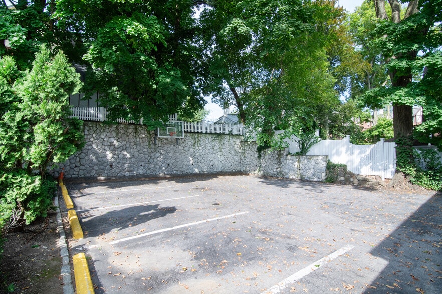 915 Palmer Rd, Bronxville, NY à vendre - Photo du bâtiment - Image 2 de 21