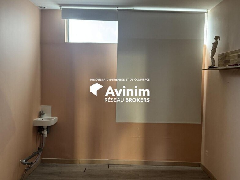 Retail in Mions for lease - Interior Photo - Image 3 of 8