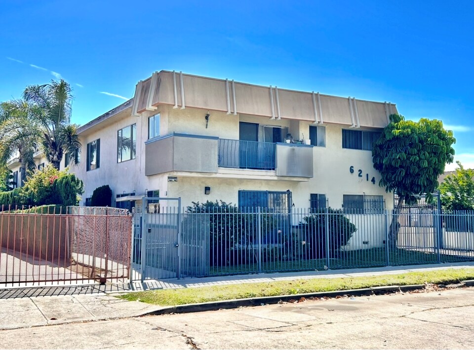 6214 S Victoria Ave, Los Angeles, CA à vendre Photo principale- Image 1 de 15