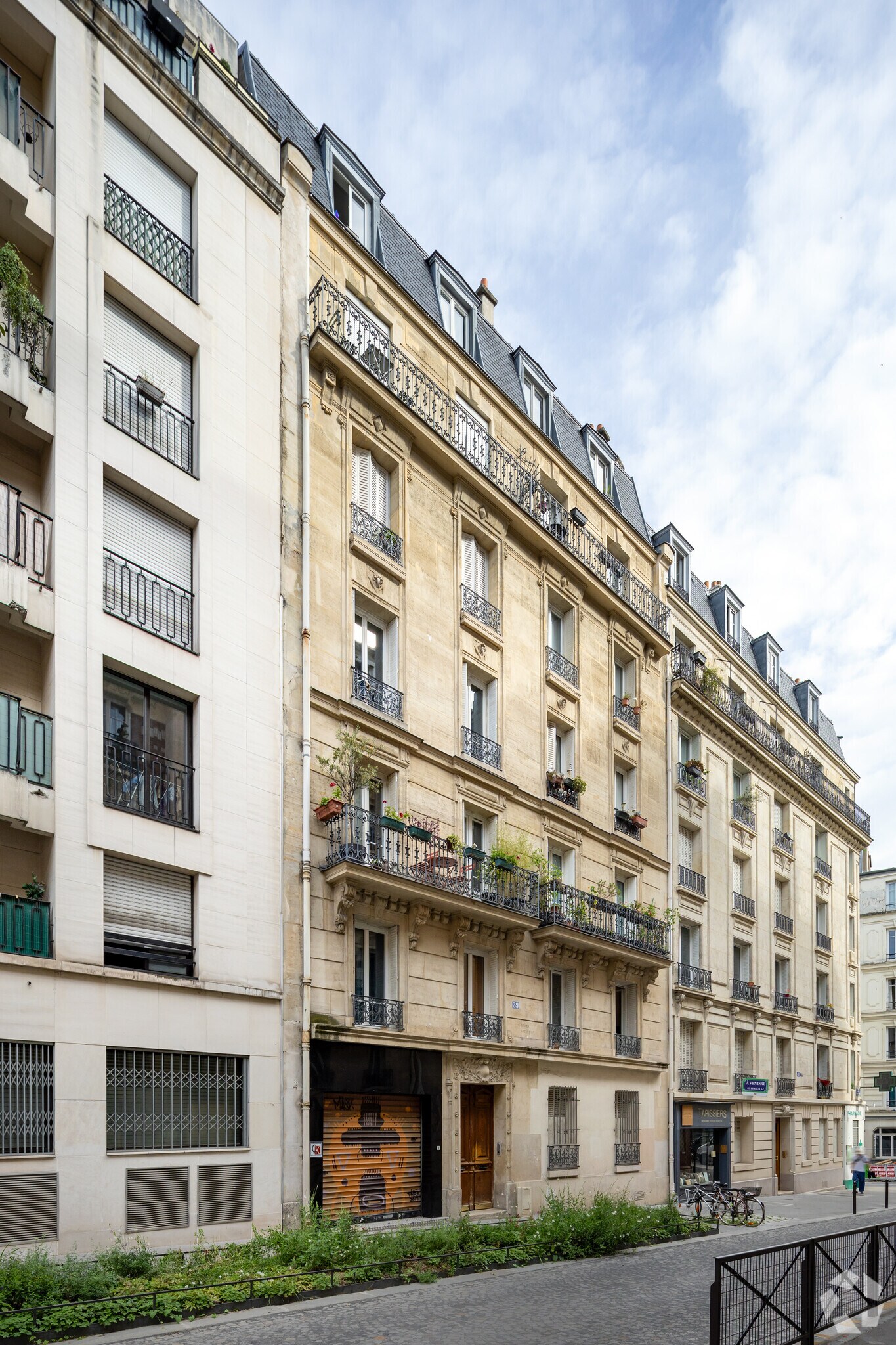 Retail in Paris for lease Primary Photo- Image 1 of 5