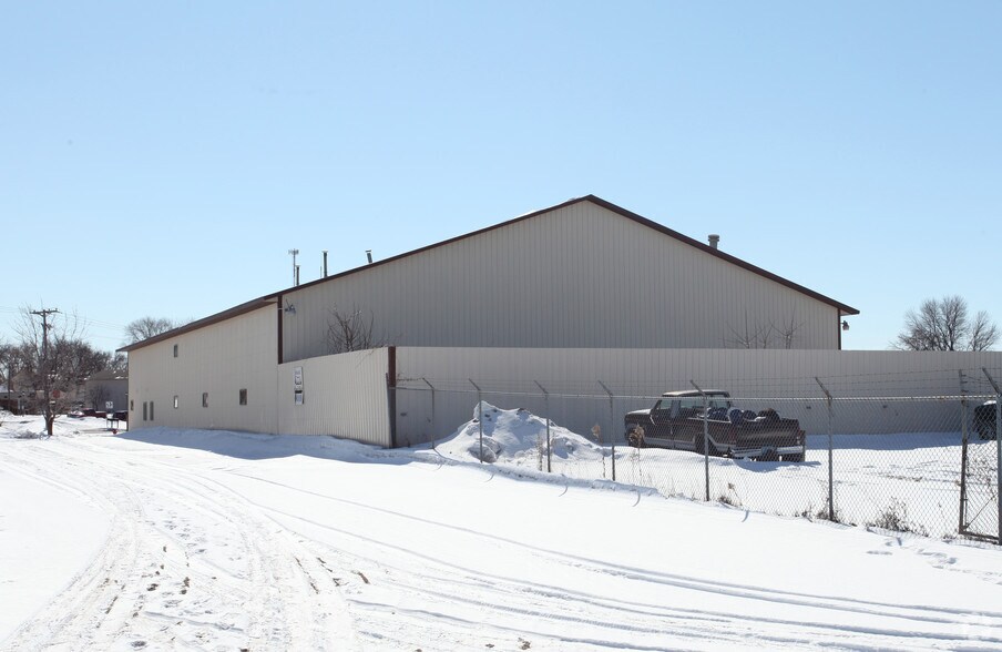 21601 John Deere Ln, Rogers, MN à vendre - Photo du bâtiment - Image 2 de 2