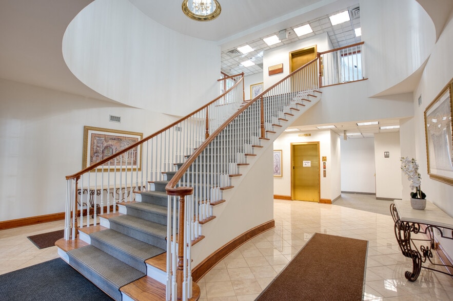 33-35 Green Pond Rd, Rockaway, NJ for lease - Building Photo - Image 2 of 5