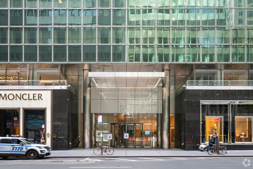 650 Madison Ave, New York, NY à louer - Photo du bâtiment - Image 2 de 3