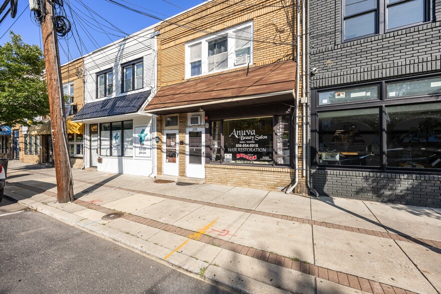 209 W Clinton Ave, Oaklyn, NJ à vendre - Photo du bâtiment - Image 3 de 16