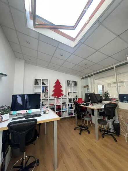 Office in Suresnes for lease - Interior Photo - Image 1 of 9