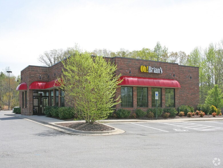 2036 Rankin Mill Rd, Greensboro, NC à vendre - Photo du bâtiment - Image 2 de 3