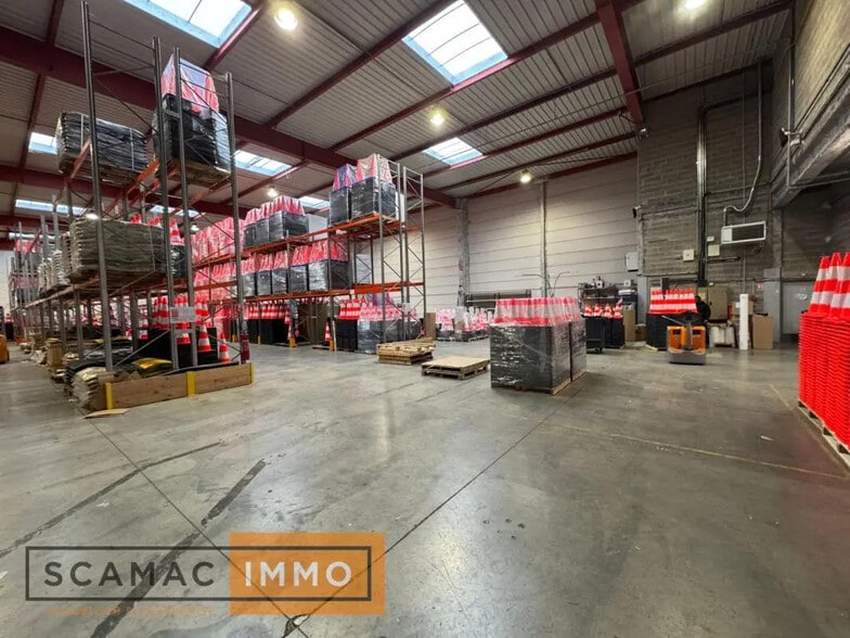 Industrial in Combs-la-Ville for lease - Interior Photo - Image 3 of 8