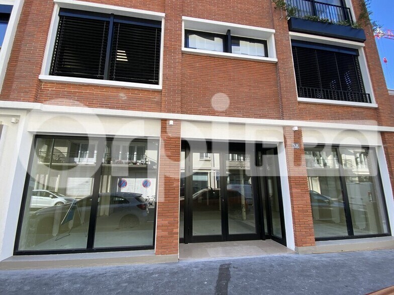 Retail in Le Havre for lease - Building Photo - Image 1 of 7