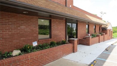 5676 Steubenville Pike, McKees Rocks, PA for lease Building Photo- Image 2 of 17