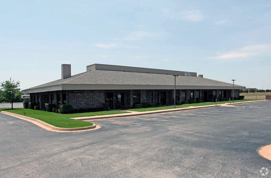 510 E Memorial Rd, Oklahoma City, OK à vendre - Photo du bâtiment - Image 3 de 5