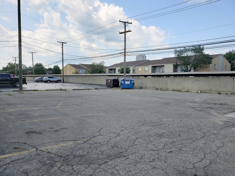 408 Oliver St, Troy, MI for lease - Building Photo - Image 3 of 11