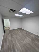 835 Louisa St, Lansing, MI à louer Photo intérieure- Image 2 de 2