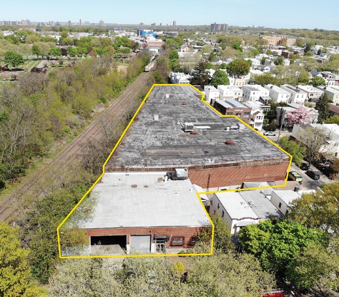 69-07 69th Pl, Glendale, NY for sale - Building Photo - Image 1 of 16