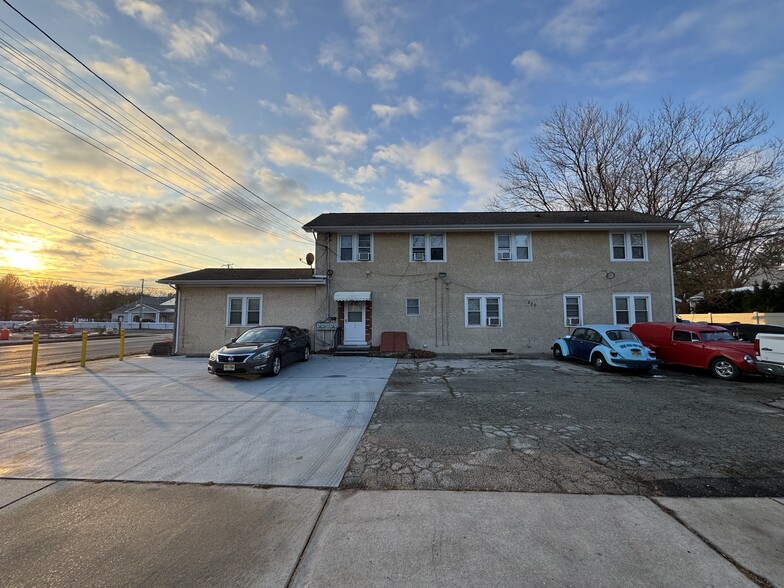 220 W White Horse Pike, Berlin, NJ for sale - Primary Photo - Image 1 of 5