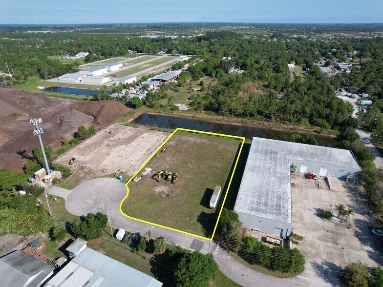 5000 42nd pl, Vero Beach, FL à vendre - Photo du bâtiment - Image 2 de 19