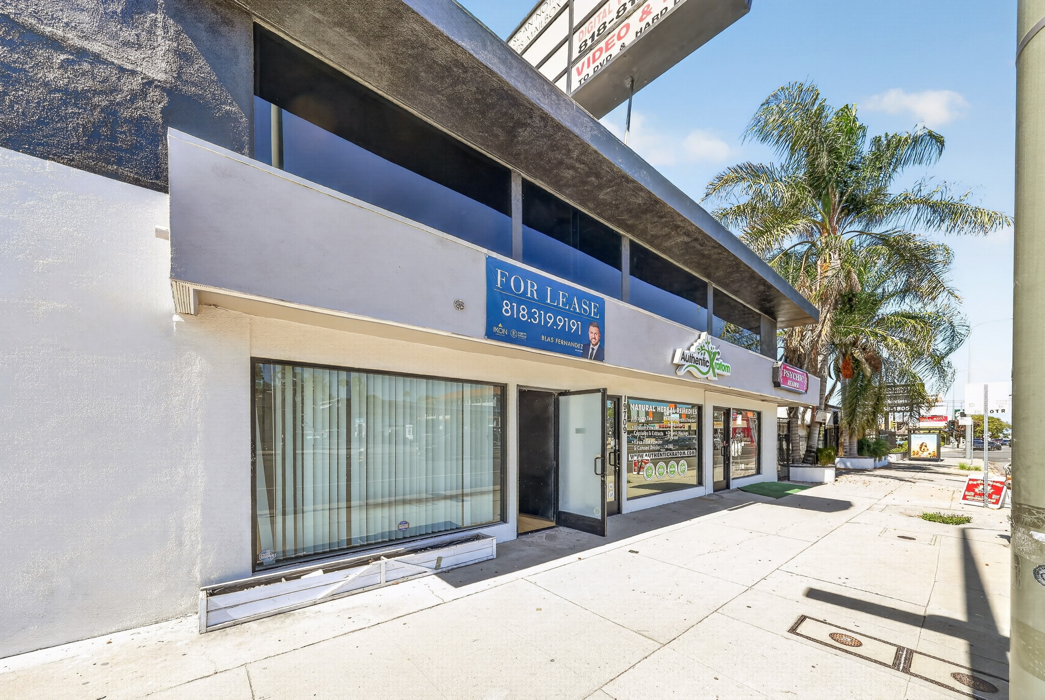 19709 Ventura Blvd, Woodland Hills, CA for lease Interior Photo- Image 1 of 8