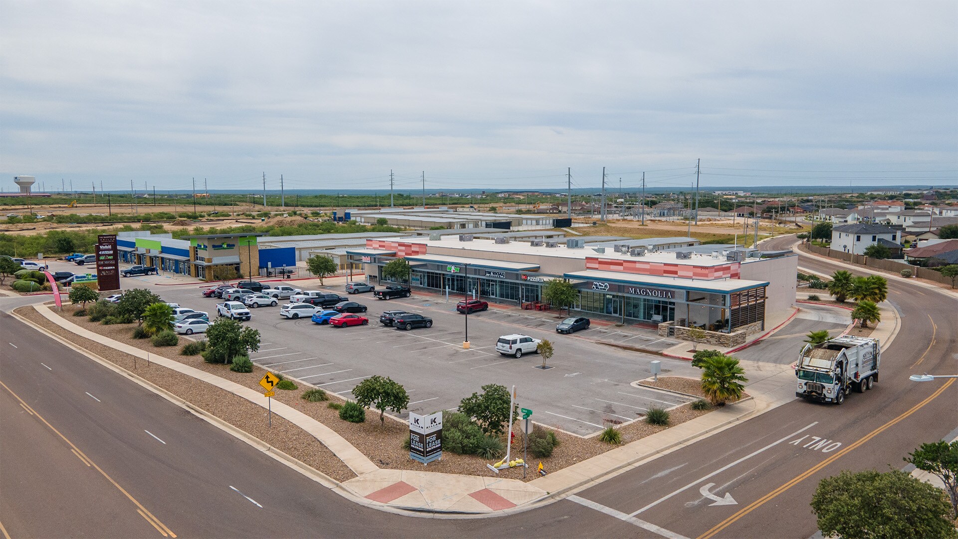 2101 Shiloh Dr, Laredo, TX à louer Photo principale- Image 1 de 13